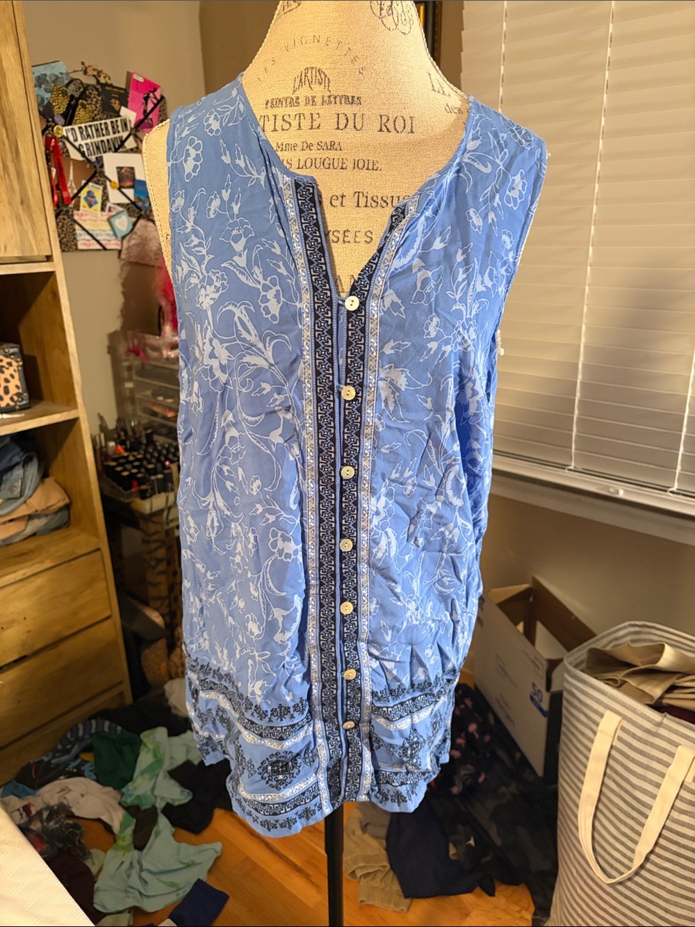 J Jill Sleeveless Blue Floral Button-Front Women's Top - Medium